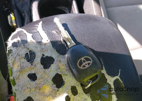 2017 Toyota Rav4 Xle z USA, uszkodzony, nr VIN 2T3WFREV7HW381936